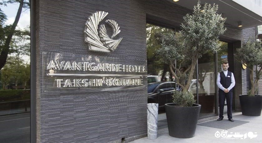 درب ورودی هتل اونت گارد تاکسیم اسکوئر